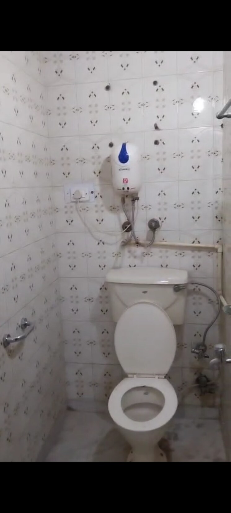 Bathroom, lajpat nagar 2 Bedroom 900 Sq.Ft. Independent House In Lajpat Nagar Delhi 8663334