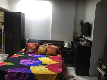 Bedroom in 3 BHK Apartment at Andheri West – for Rent