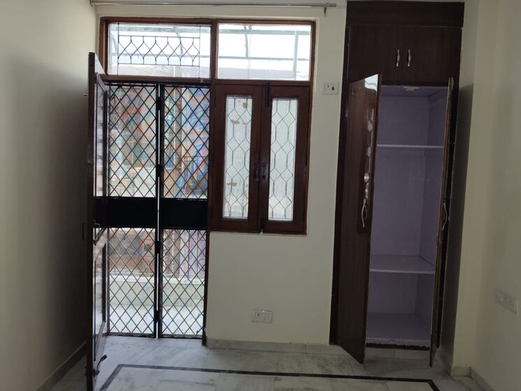 Room, jangpura 2 Bedroom 100 Sq.Yd. Builder Floor In Jangpura Delhi 8663358