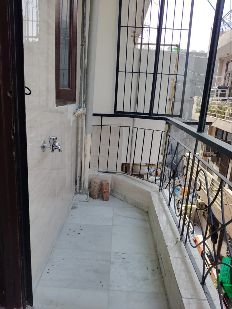 Balcony, jangpura 2 Bedroom 100 Sq.Yd. Builder Floor In Jangpura Delhi 8663358