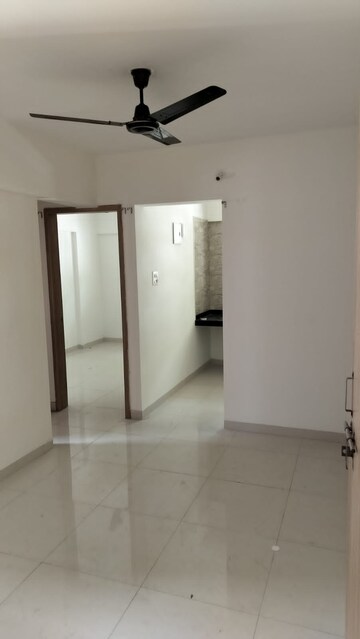 Room in 1 BHK Apartment at Kohinoor Jeeva, Bibwewadi – for Rent