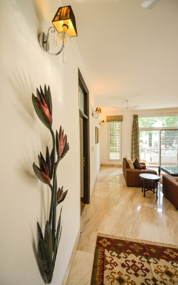 Furnished Amenities in 4 BHK Apartment at Panchsheel Park – for Rent
