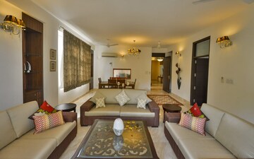 Living Room in 4 BHK Apartment at Panchsheel Park – for Rent