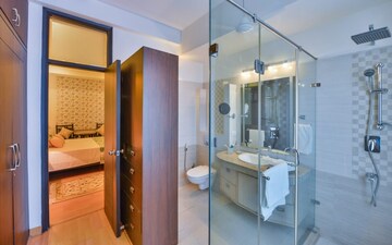 Attached Bathroom in 4 BHK Apartment at Panchsheel Park – for Rent