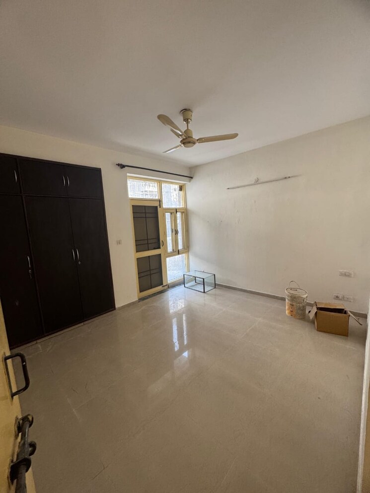 Room, puri-vip-floors 3 Bedroom 2700 Sq.Ft. Apartment In Sector 81 Faridabad 8663477