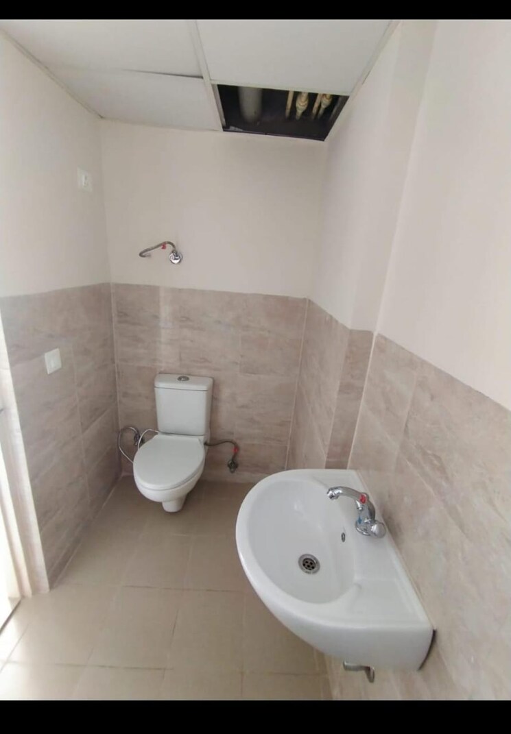 Bathroom, wave-dream-homes 2 Bedroom 808 Sq.Ft. Apartment In Wave City Ghaziabad 8663513