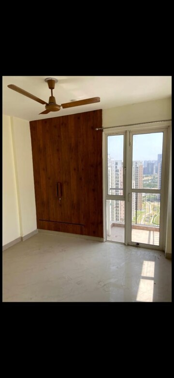 Room in 2 BHK Apartment at Jaypee Greens Aman, Sector 151 – for Sale