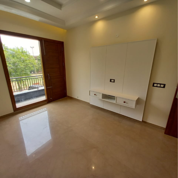 Room, sector 15 4 Bedroom 2500 Sq.Ft. Independent House In Sector 15 Chandigarh 8663519