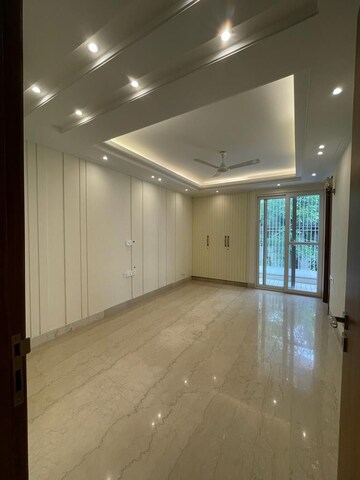 Room in 4 BHK Apartment at Boutique Residential Apartments E-3 6, Vasant Vihar – for Rent