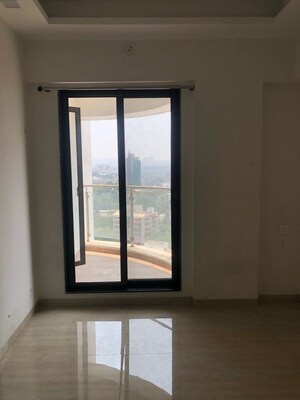 Room in 3 BHK Apartment at Je And Vee Om Trimurti, Malad East – for Sale
