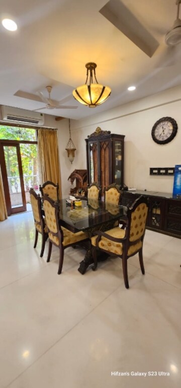 Living Room in 3 BHK Apartment at Marine Drive – for Rent