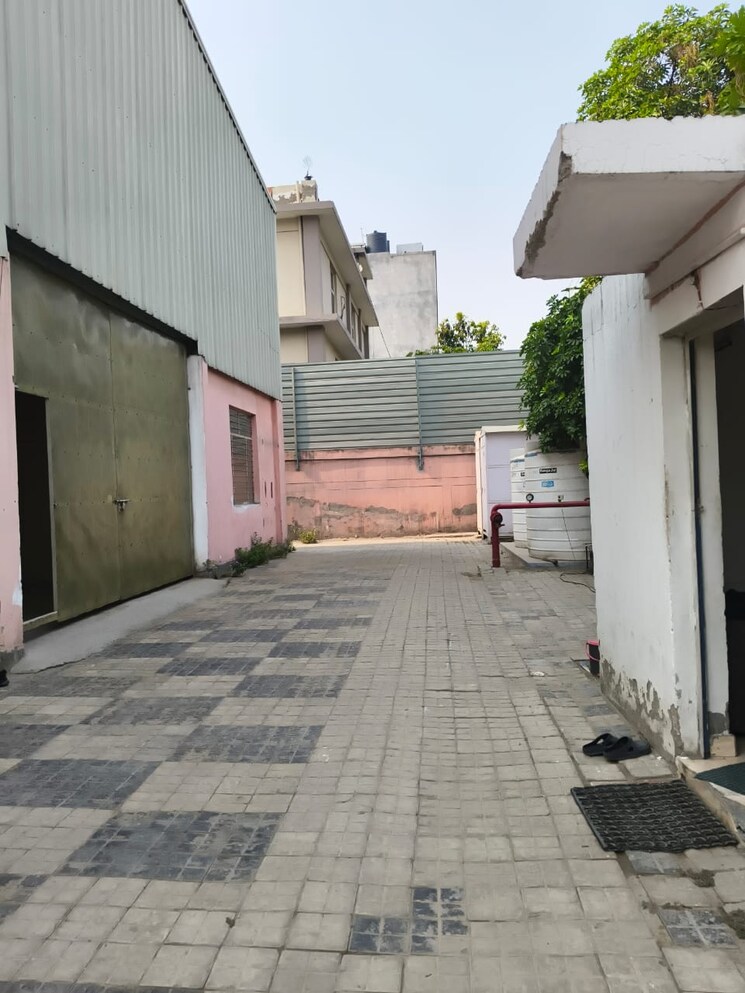 Exterior View, sector 16 Commercial Office Space 9000 Sq.Ft. In Sector 16 Noida 8663696