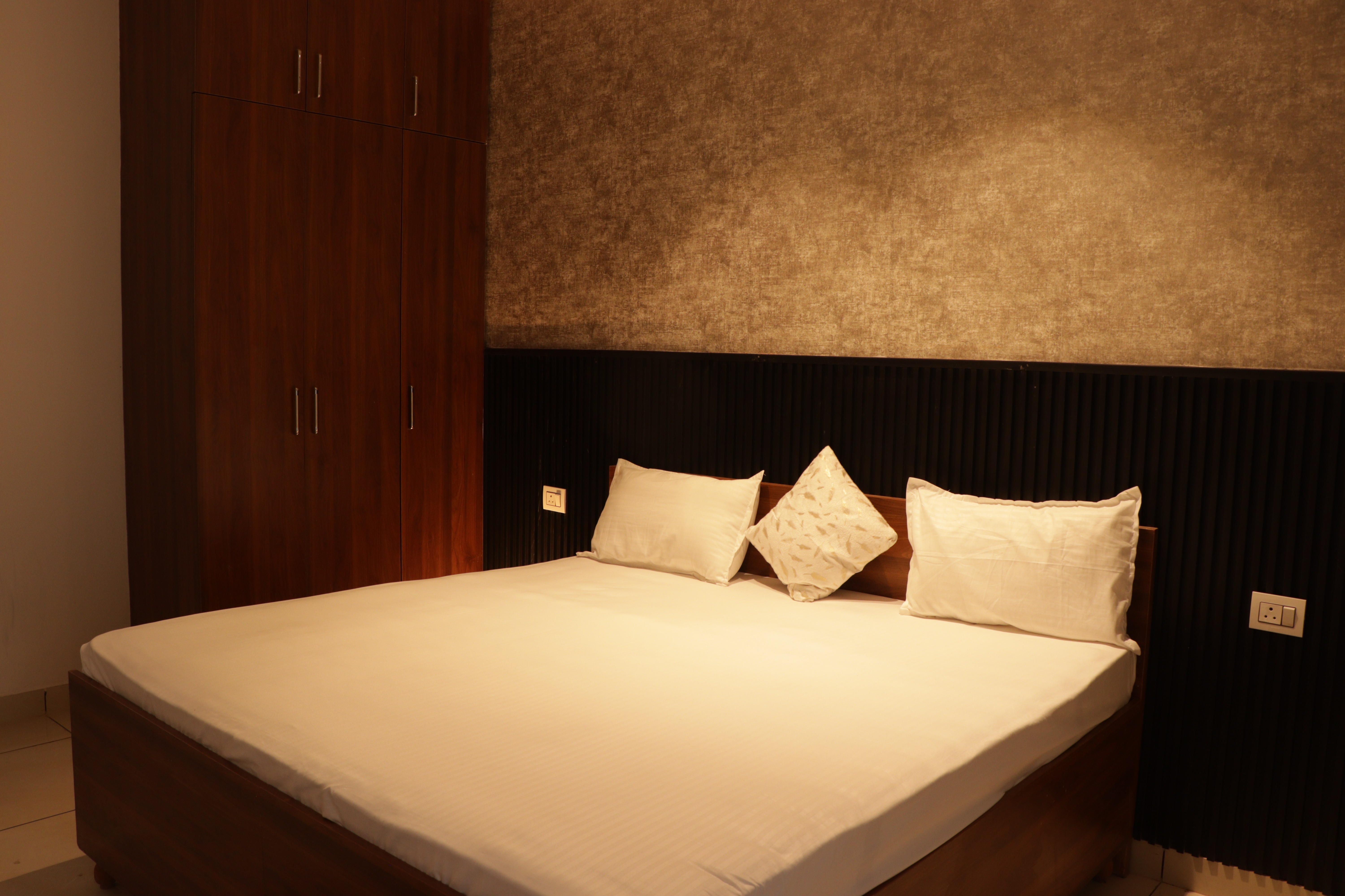 2 BHK + Servant Room Builder Floor For Rent in Sector 52