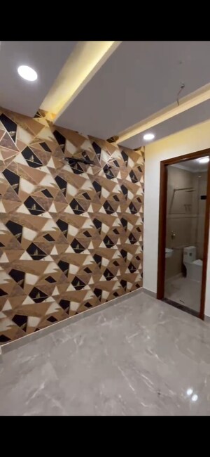 Room in 3 BHK Builder Floor at Govindpuri – for Sale