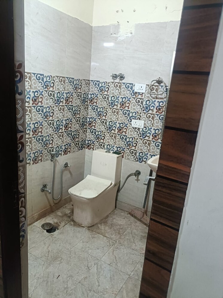 Bathroom, shakti khand iv 3 Bedroom 1200 Sq.Ft. Builder Floor In Shakti Khand iv Ghaziabad 8663862