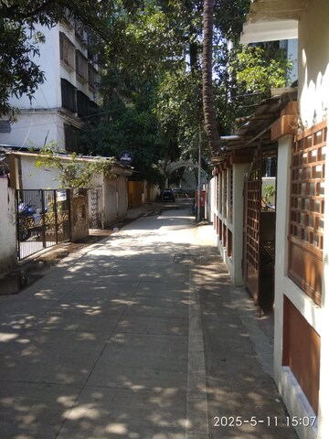   Shop at Khar West – for Rent