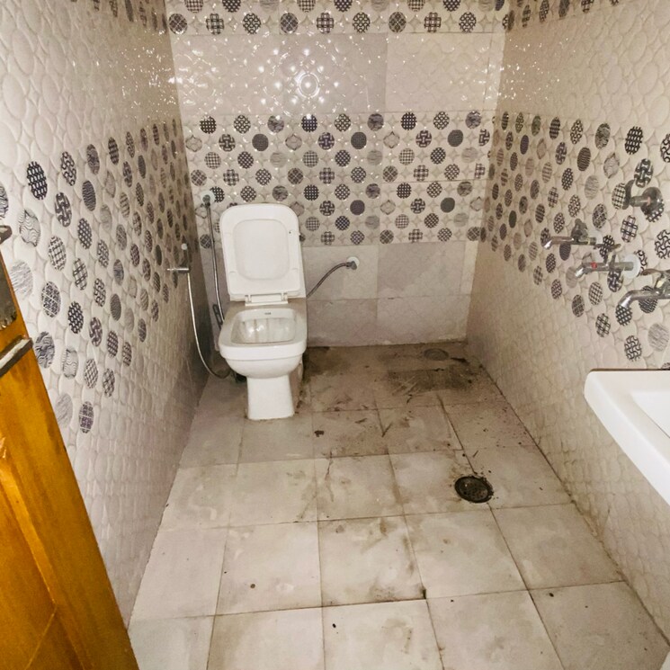 Bathroom, omaxe-new-chandigarh 5 Bedroom 200 Sq.Yd. Independent House In Mullanpur Chandigarh 8663914