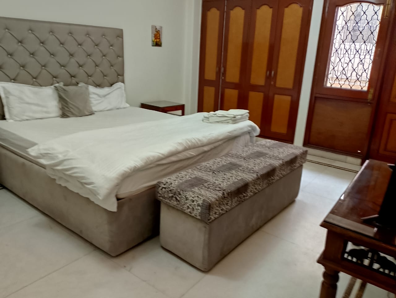 4 BHK + Pooja Room,Servant Room,Study Room,Extra Room Apartment For Rent in Geetanjali Enclave