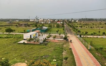 Plot For Sale in Sector 16