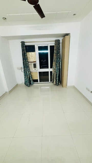 Room in 2 BHK Apartment at DLF City Phase IV, Dlf Phase iv – for Rent