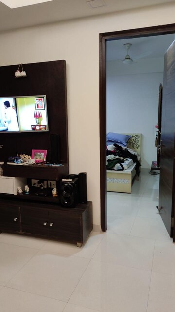 Furnished Amenities in 2 BHK Apartment at DLF City Phase IV, Dlf Phase iv – for Rent