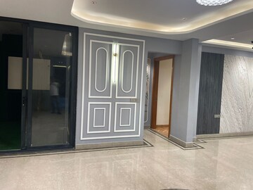 Building Lobby in 4 BHK Builder Floor at Sector 45 – for Sale