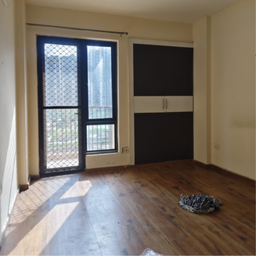 Room in 2 BHK Apartment at Logix Blossom County, Sector 137 – for Rent