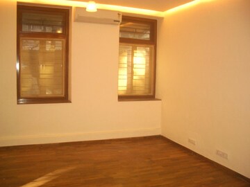 Room in 3 BHK Apartment at Colaba – for Sale