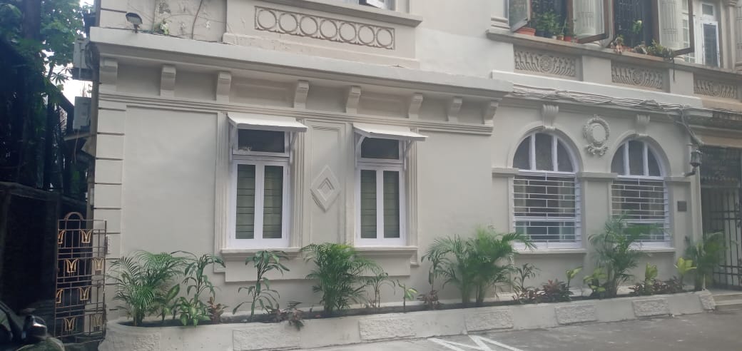 3 BHK + Servant Room Apartment For Sale in Bungalow House , Colaba.