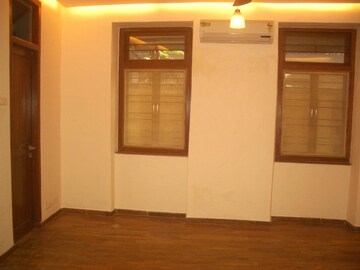 Room in 3 BHK Apartment at Colaba – for Sale
