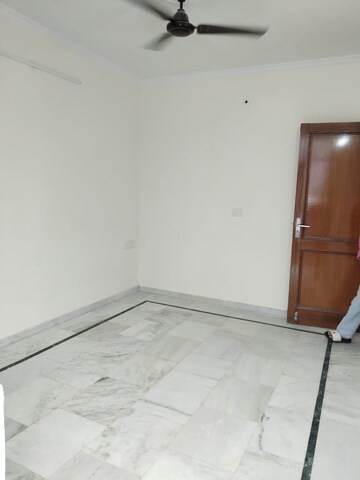 Room in 2 BHK Apartment at Panchsheel Vihar – for Rent