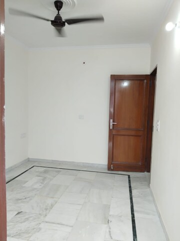 Room in 2 BHK Apartment at Panchsheel Vihar – for Rent