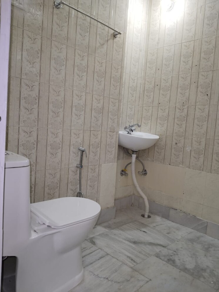 Bathroom, panchsheel vihar 2 Bedroom 900 Sq.Ft. Apartment In Panchsheel Vihar Delhi 8663961