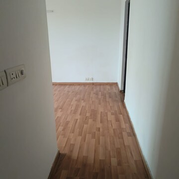 Staircase in 4 BHK Apartment at DLF Oakwood Estate, Dlf Phase ii – for Rent