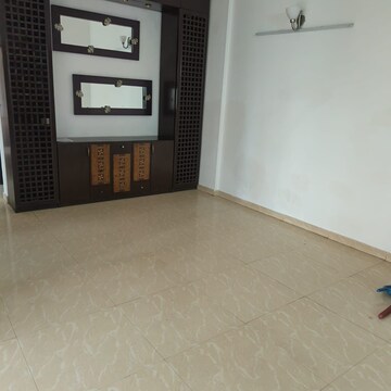 Room in 4 BHK Apartment at DLF Oakwood Estate, Dlf Phase ii – for Rent