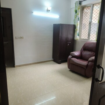 Room in 4 BHK Apartment at DLF Oakwood Estate, Dlf Phase ii – for Rent