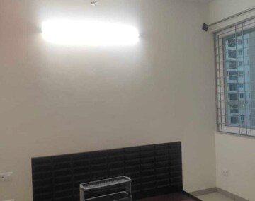 Room in 2 BHK Apartment at Prestige Royale Gardens, Gantiganahalli – for Rent
