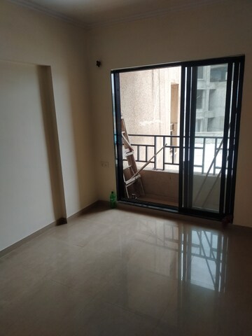 Room in 1 BHK Apartment at Raunak City Phase 3, Kalyan West – for Rent