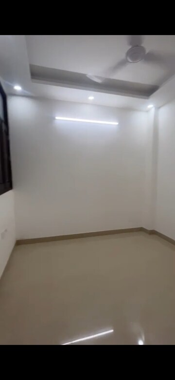 Room in 2 BHK Builder Floor at Govindpuri – for Rent