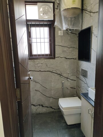 Bathroom in 1 BHK Builder Floor at Malviya Nagar – for Rent