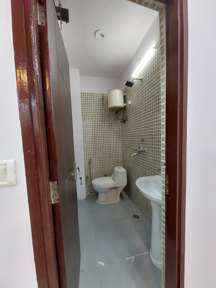 Bathroom, panchsheel vihar 2 Bedroom 900 Sq.Ft. Apartment In Panchsheel Vihar Delhi 8664056