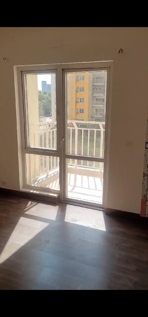 Room in 3.5 BHK Apartment at BPTP Park Grandeura, Sector 82 – for Sale