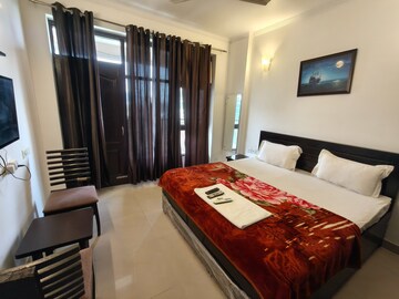 Bedroom in 4 BHK Apartment at City Heights, Sector 39 – for Rent
