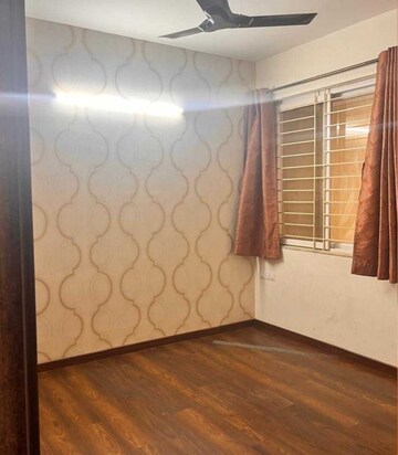 Room in 2 BHK Apartment at Prestige Royale Gardens, Gantiganahalli – for Rent