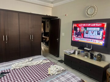 Bedroom in 3 BHK Builder Floor at Sector 40 – for Rent