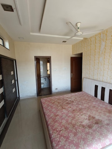 Bedroom in 2 BHK Apartment at K Raheja Heights, Malad East – for Rent