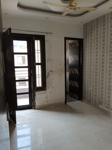 Room in 3 BHK Builder Floor at Dhakoli – for Rent