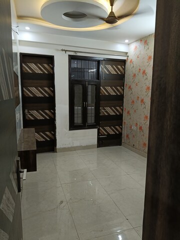 Room in 3 BHK Builder Floor at Dhakoli – for Rent