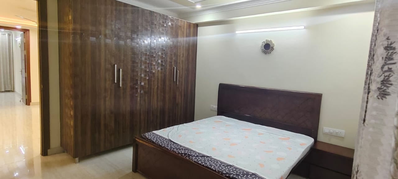3 BHK + Pooja Room,Servant Room,Study Room,Extra Room Builder Floor For Rent in Ansal Sushant Lok I