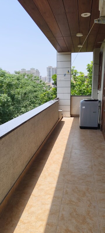 Balcony in 3 BHK Builder Floor at Ansal Sushant Lok I, Sector 43 – for Rent